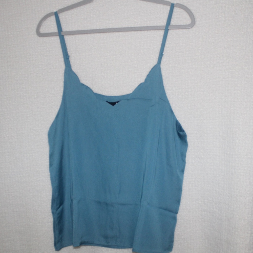 NWT AKAIV teal scalloped Womens Spaghetti Strap top in Sz (L)